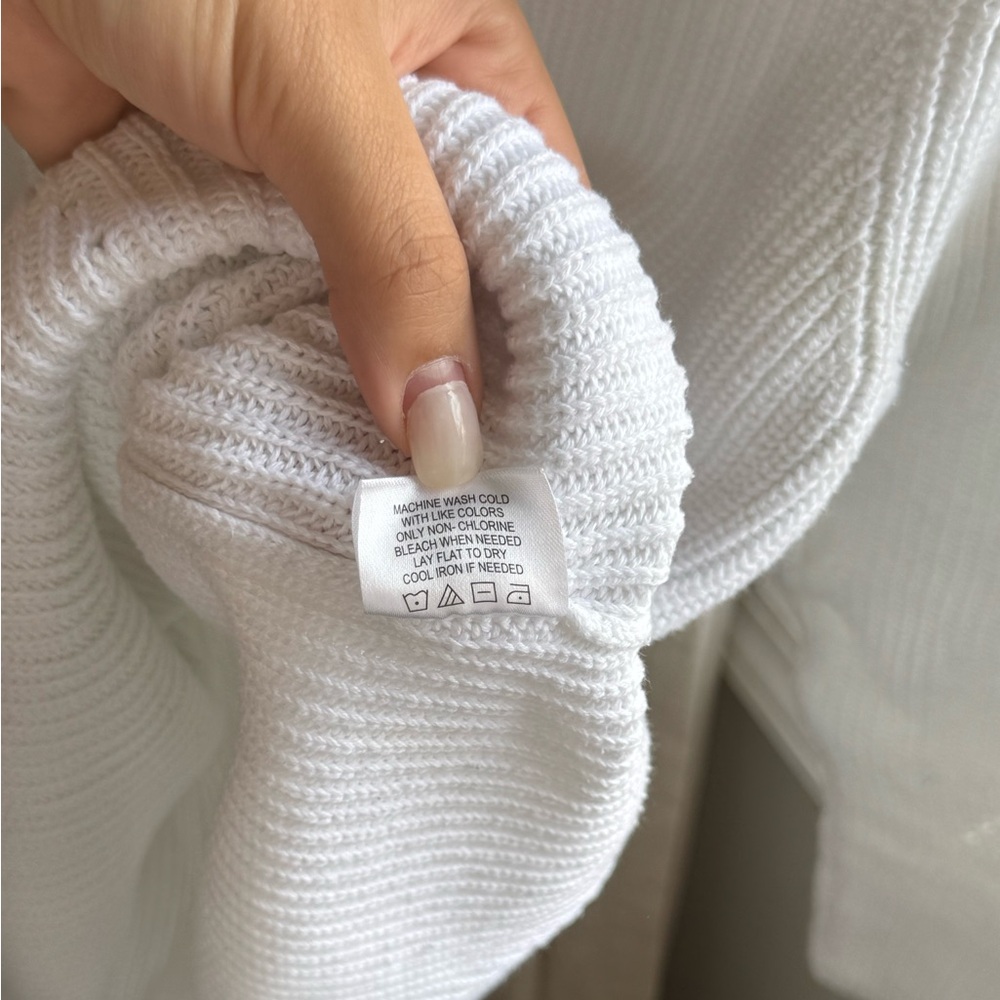 Tyler Boe Classic White V-Neck Sweater | Medium - Picture 8 of 9